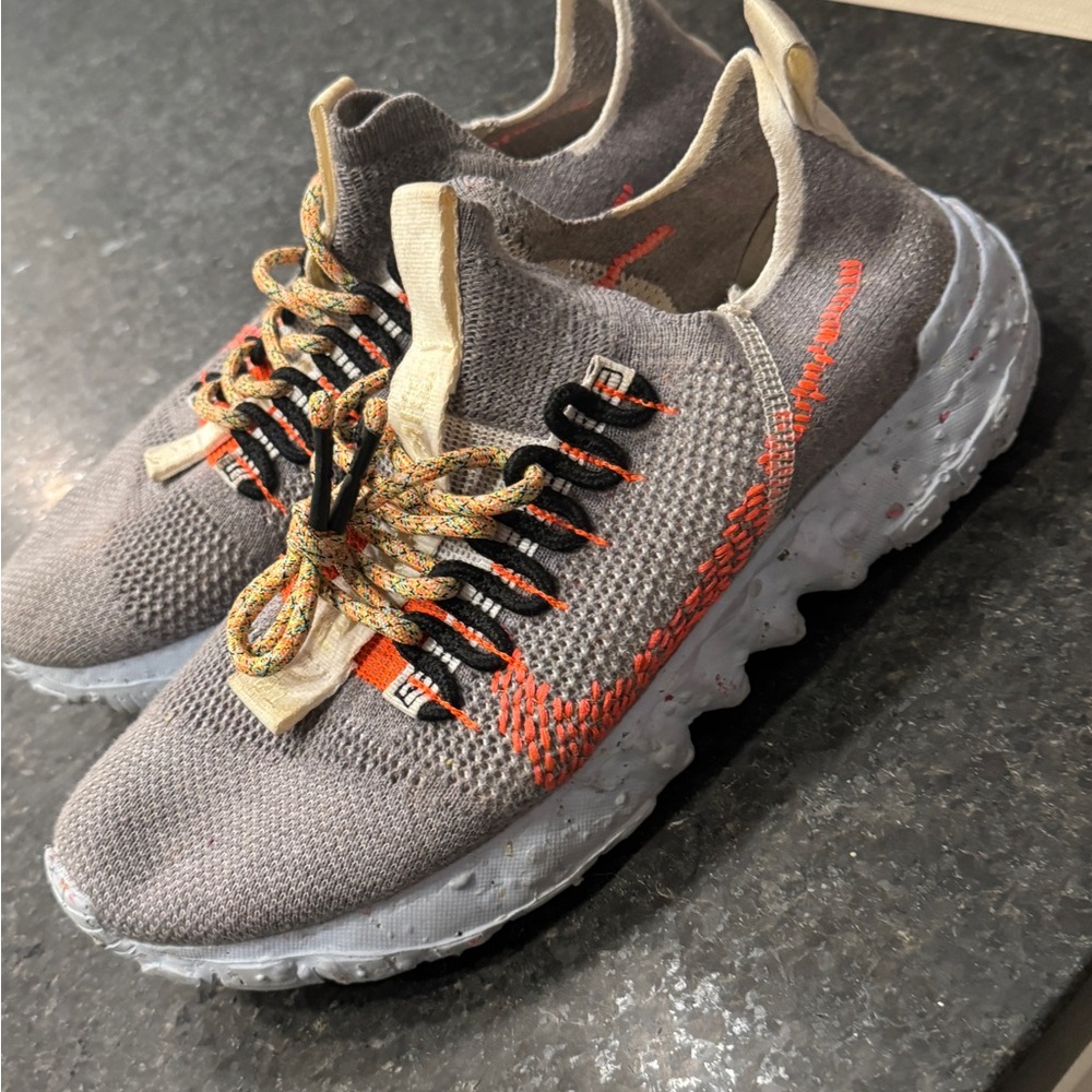 NIKE SPACE HIPPIE MENS 7.5 (fit like 8)